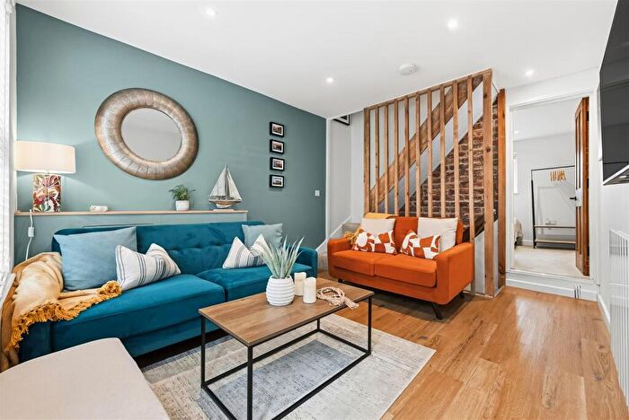 3 Bedroom Terraced House For Sale In Cowes, Isle Of Wight, PO31