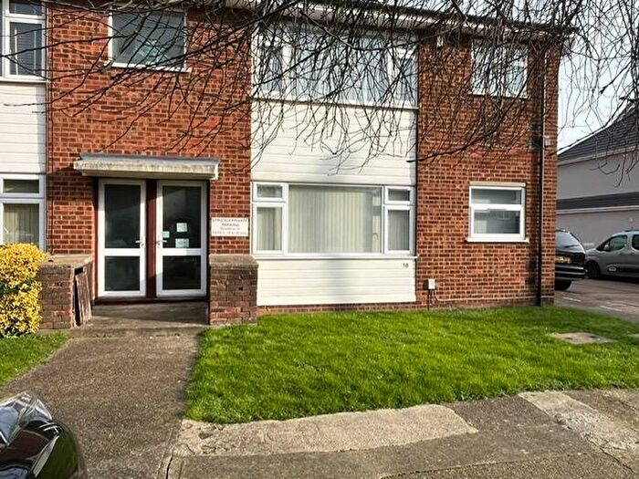2 Bedroom Property To Rent In Woodside Close, Rainham, RM13