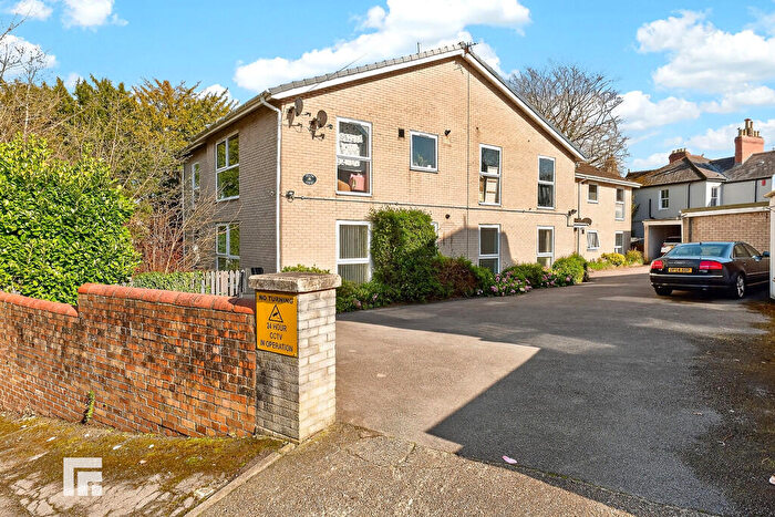 2 Bedroom Apartment For Sale In Deans Court, The Avenue, Llandaff, Cardiff, CF5