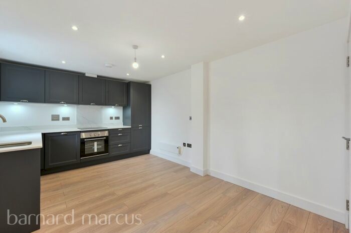 1 Bedroom Flat To Rent In Green Street, Sunbury-On-Thames, TW16