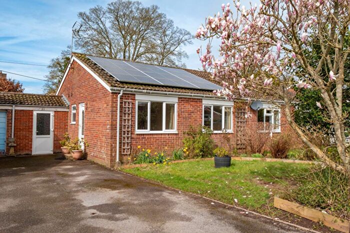 3 Bedroom Semi-Detached Bungalow For Sale In Grange Close, Fyfield, SP11