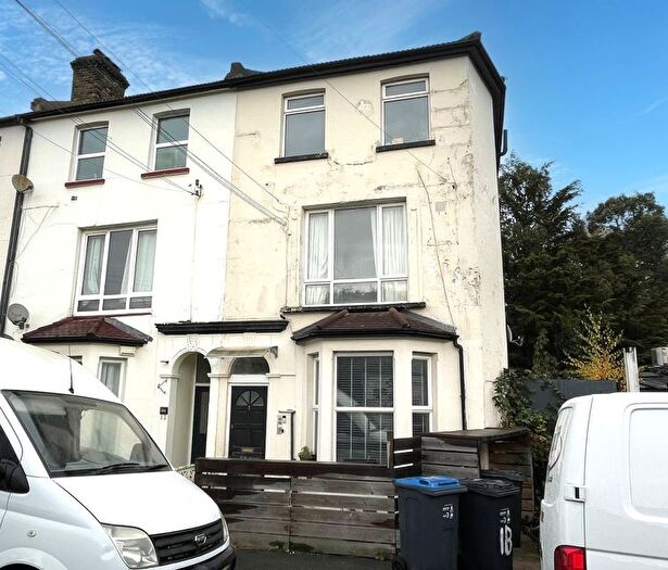 2 Bedroom Flat For Sale In (B) Newhaven Road, South Norwood, Croydon, SE25
