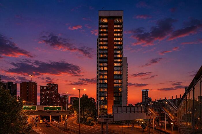 2 Bedroom Flat To Rent In Blackwall Way, London, E14