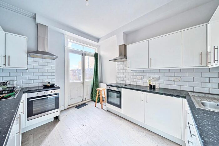 Flat To Rent In Langham Road London, N15