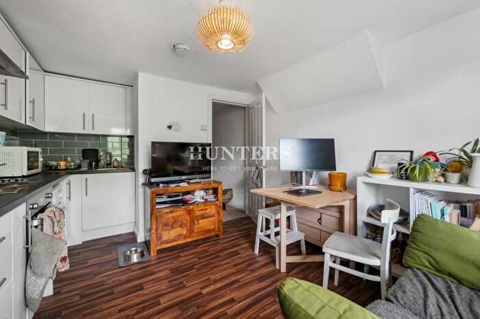 1 Bedroom Flat To Rent In Brooke Road, London, N16