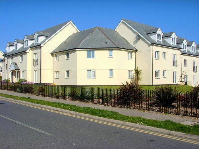 3 Bedroom Flat To Rent In Pentire Avenue, Newquay, TR7