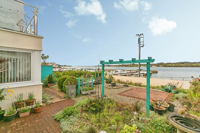 3 Bedroom End Of Terrace House For Sale In Hen Gei Llechi, Y Felinheli, Gwynedd, LL56