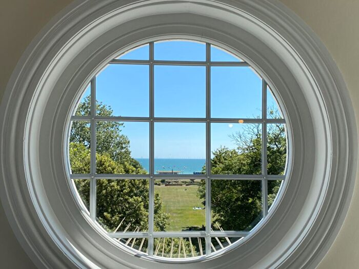 2 Bedroom Flat To Rent In Broadway Mansions, BN11