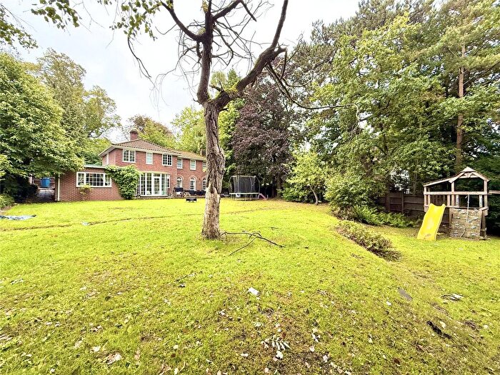 Country House To Rent In Mount Park Road, Harrow On The Hill, Harrow, HA1
