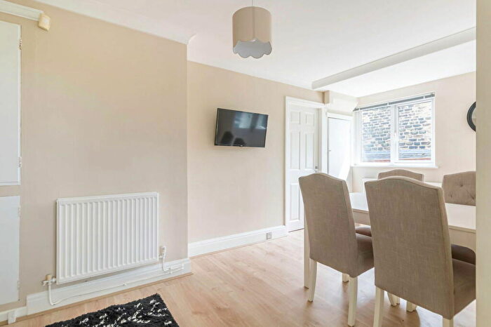 3 Bedroom Semi-Detached House For Sale In Wall Hill Road, Dobcross, Saddleworth, OL3