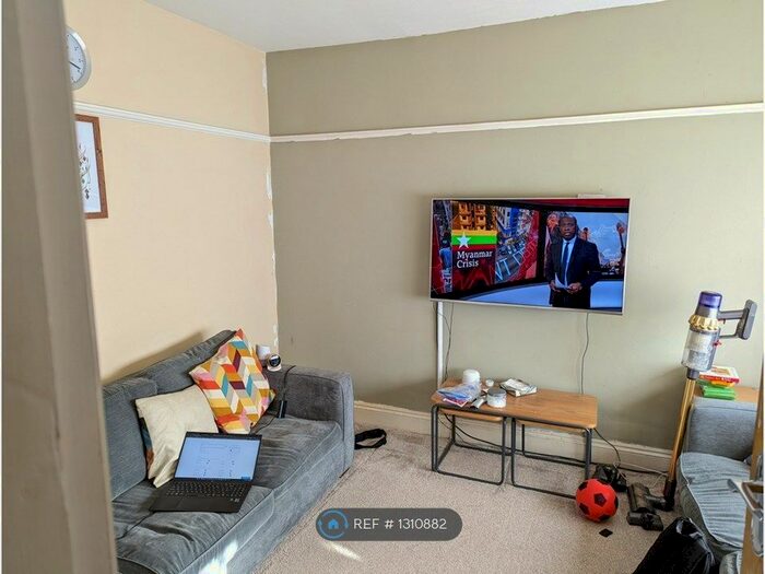 3 Bedroom Semi-Detached House To Rent In Wilfred Avenue, Rainham RM13