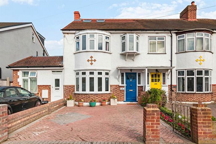 3 Bedroom End Terrace House For Sale In Monkleigh Road, Morden, SM4