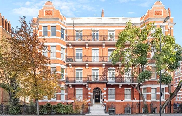 5 Bedroom Flat To Rent In Warwick Road, London, SW5