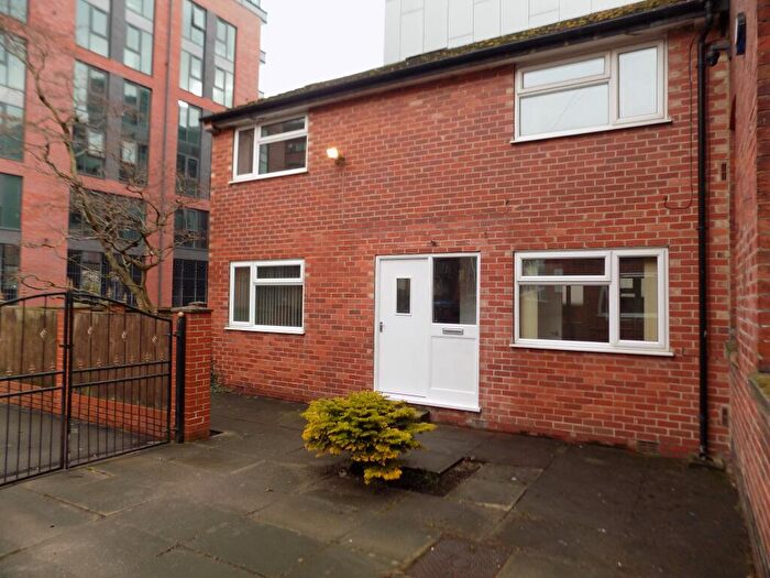 3 Bedroom Semi-Detached House To Rent In Napier Street, Sheffield, S11
