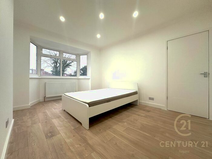 4 Bedroom Semi-detached House To Rent In Glebe Gardens, Old Malden, Worcester Park, KT3