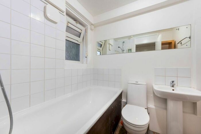 1 Bedroom Flat To Rent In Westbourne Park Road, Notting Hill, London, W11