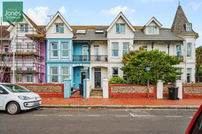 1 Bedroom Flat To Rent In New Parade, Worthing, West Sussex, BN11