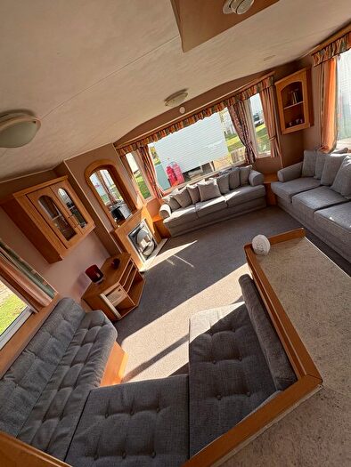 2 Bedroom Mobile/park Home For Sale In Halfway Road, Minster-On-Sea, ME12