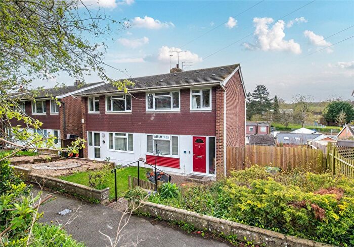 3 Bedroom Semi Detached House For Sale In Lyndhurst Way, Istead Rise, Kent, DA13