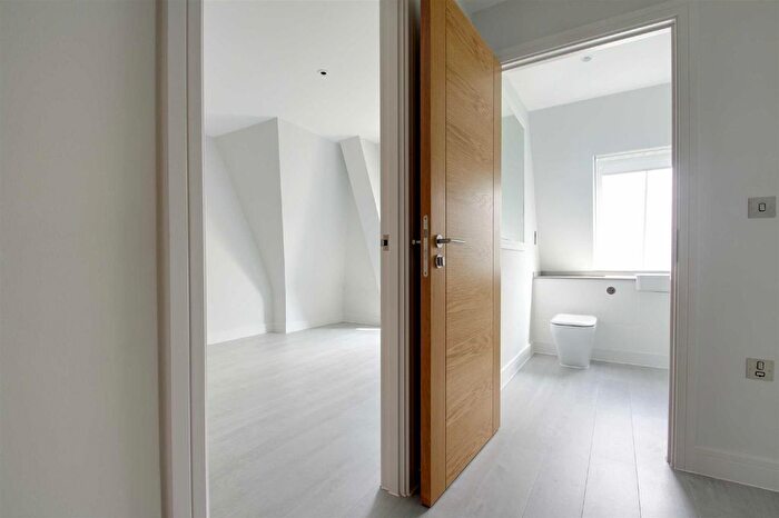 1 Bedroom Flat To Rent In High Street, Berkhamsted, HP4