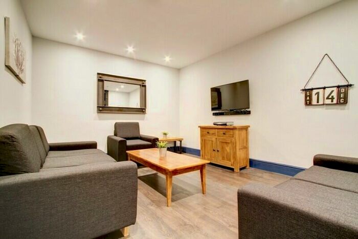 6 Bedroom Terraced House To Rent In Hyde Park Road, Hyde Park, Leeds, LS6