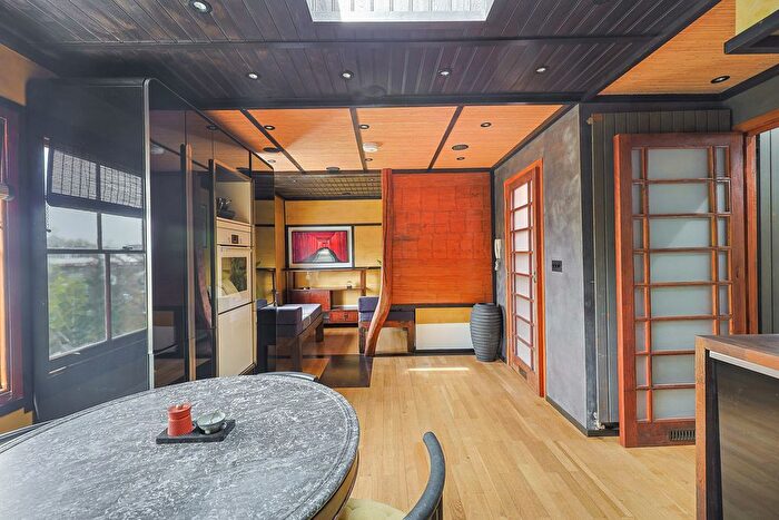 1 Bedroom Flat To Rent In Hammersmith Grove, London, W6