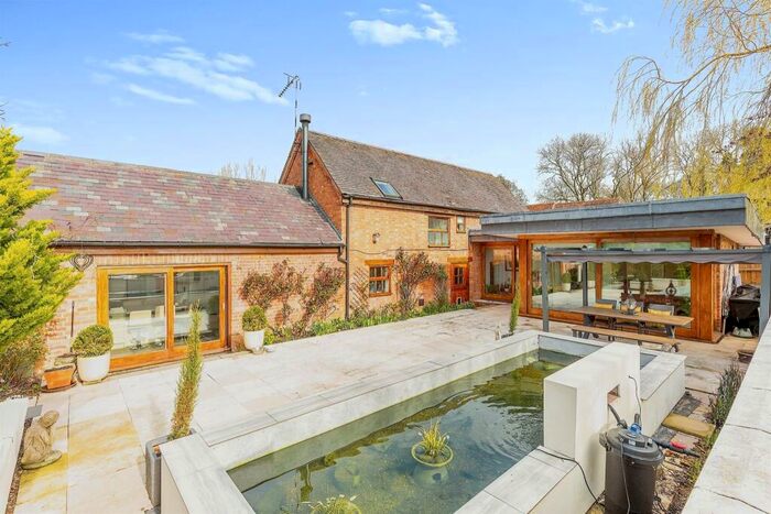 4 Bedroom Barn Conversion For Sale In Main Street, Frankton, Rugby, CV23