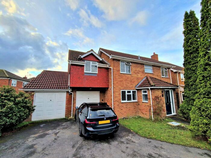 4 Bedroom Detached House To Rent In Hailsham Close, Owlsmoor, Sandhurst, GU47