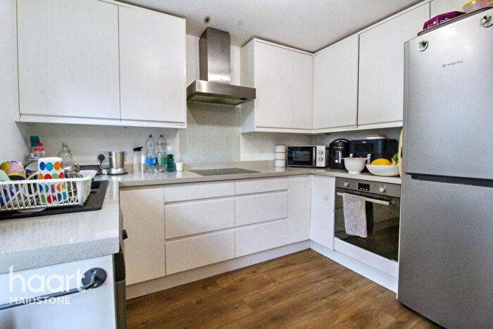 4 Bedroom Town House To Rent In Old School Place, Maidstone, ME14