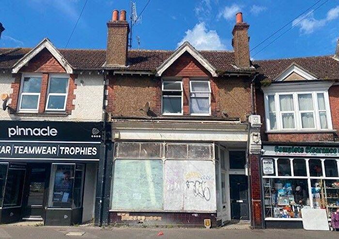 3 Bedroom Maisonette For Sale In A South Farm Road, Worthing, West Sussex, BN14