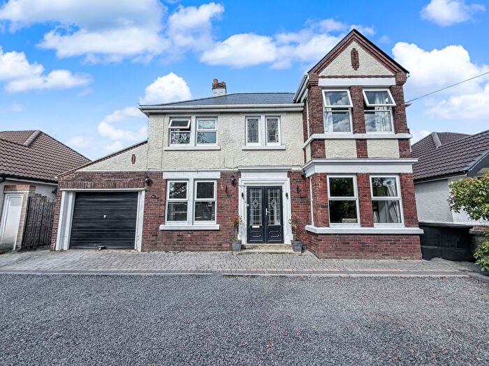 4 Bedroom Detached House For Sale In Marlborough Road, Swindon, SN3