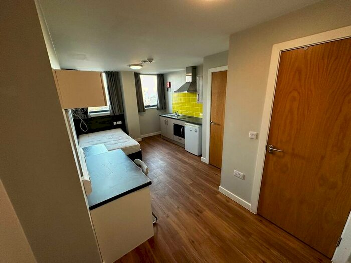 1 Bedroom Apartment To Rent In Queen Street, Sheffield, South Yorkshire, S1