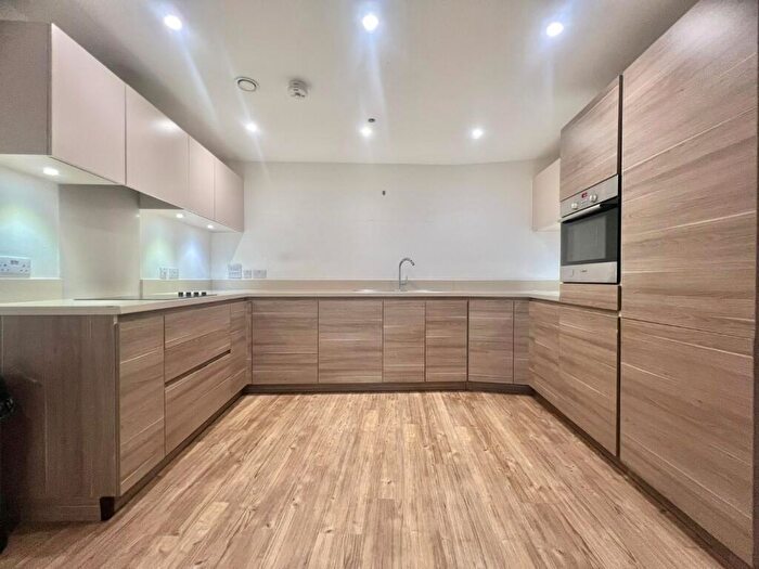 2 Bedroom Flat To Rent In Centenary Plaza, Southampton, SO19