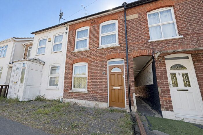 2 Bedroom Terraced House For Sale In Putteridge Road, Luton, LU2