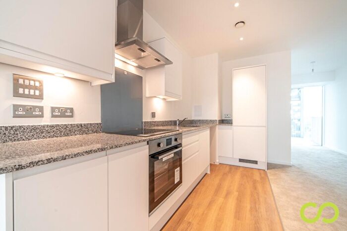 2 Bedroom Flat To Rent In Ilford Hill, Ilford, IG1