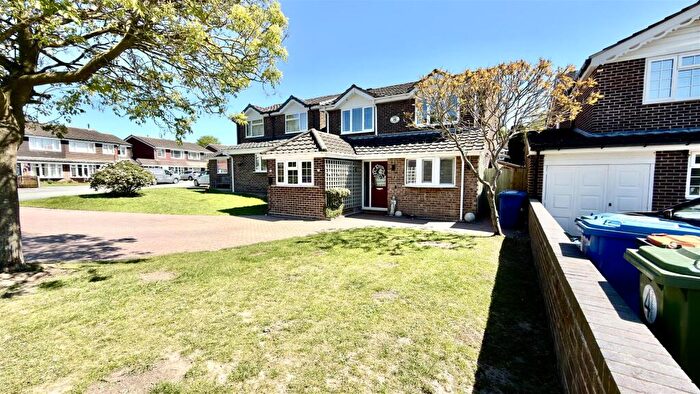 4 Bedroom Detached House To Rent In Grindsbrook, Wilnecote, B77