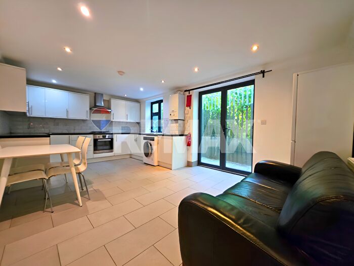 1 Bedroom Flat To Rent In Claremont Close, London, E16