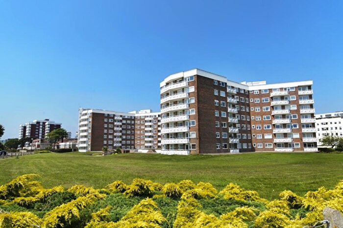 2 Bedroom Apartment To Rent In Elizabeth Court, Grove Road, Bournemouth, BH1