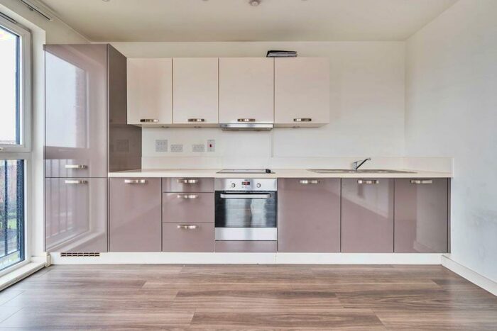 2 Bedroom Flat To Rent In Hayling Way, Edgware, HA8