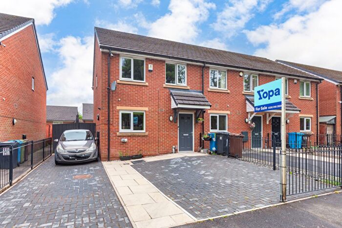 3 Bedroom End Terrace House For Sale In Crabtree Road, Oldham, OL1