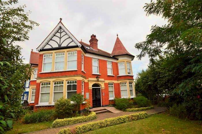 2 Bedroom Flat To Rent In Leigh-On-Sea **Online Enquiries Only**, SS9