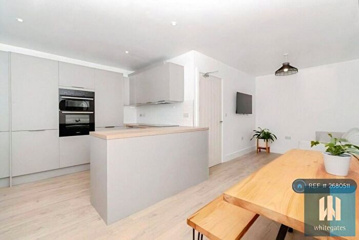 6 Bedroom Semi-Detached House To Rent In Bellcote Drive, Moldgreen, Huddersfield, HD5