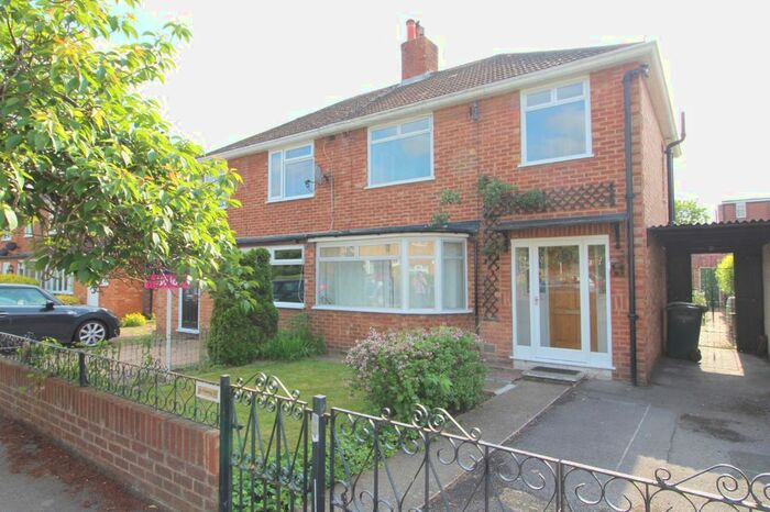 3 Bedroom Semi-Detached House To Rent In Brightside Avenue, Staines, TW18