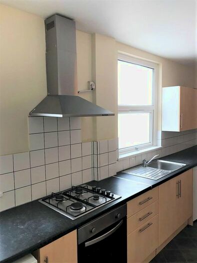 5 Bedroom Property To Rent In Rhyddings Park Road, Brynmill, Swansea, SA2