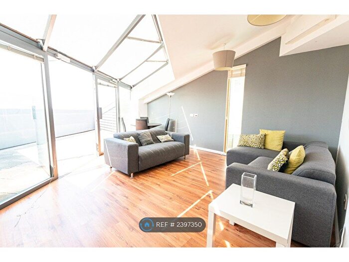 2 Bedroom Flat To Rent In Mann Island, Liverpool, L3