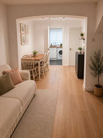 2 Bedroom End Of Terrace House To Rent In Taylor Close, Hounslow, TW3