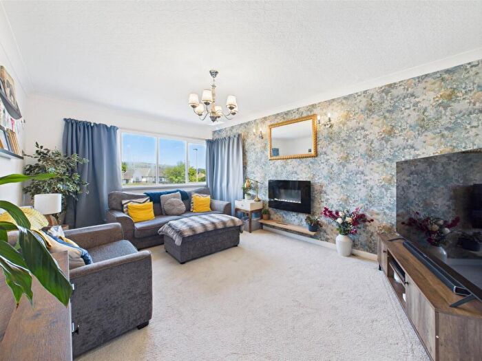 4 Bedroom Detached House For Sale In Grange Park Road, Bingley, BD16