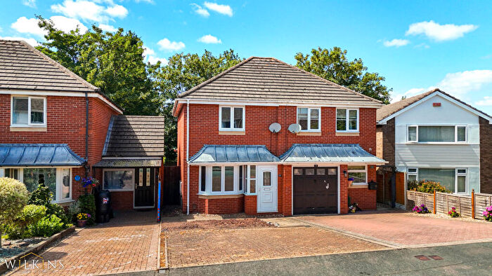 2 Bedroom Semi-Detached House For Sale In Riverfield Grove, Tamworth, Staffordshire, B77