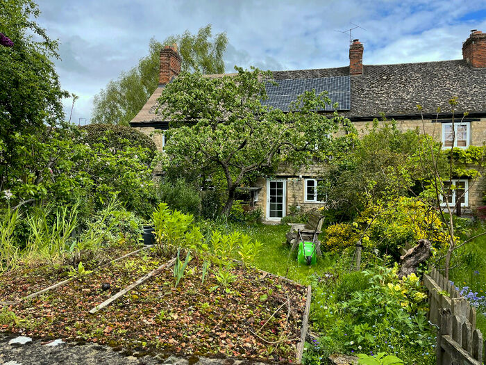 3 Bedroom Mews To Rent In Queens Lane, OX29