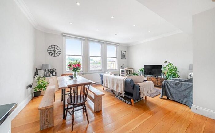 2 Bedroom Flat To Rent In Sutherland Avenue, Maida Vale, London, W9